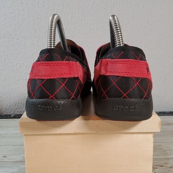Crocs Any Weather AnyWeather Suede Loafers Slip On Shoes True Red/Black 7.5 7½ - Picture 4 of 8